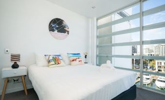 Viaduct Harbour Waterfront Luxury Apt+ Pool Spa Sauna & Gym