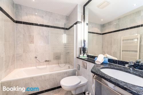 带阳台的家庭公寓-森林侧