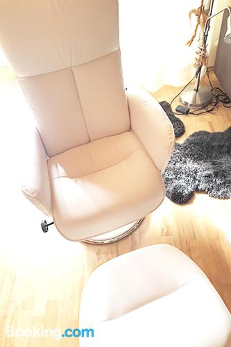 带阳台的两卧室公寓