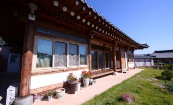 Suncheon Bay Hwangto Hanok Pension