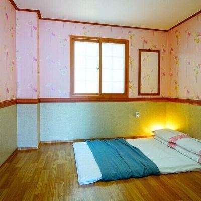Room (Haengbok Bada (Three rooms)) 바다풍경펜션 쿠폰