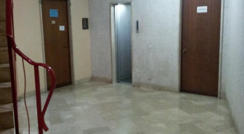 一卧室公寓（带阳台）