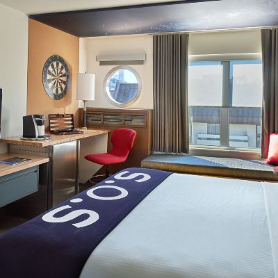 Mobility Accessible Zephyr King With Roll In Shower And Strobe Door Bell Hotel Zephyr San Francisco Promo Code