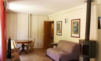 Studio in Cagnes-Sur-Mer, with Pool Access, Enclosed Garden and Wifi -