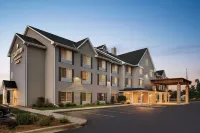 Country Inn & Suites by Radisson, West Bend, WI Hotels in 