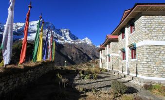 Everest Summit Lodge - Mende