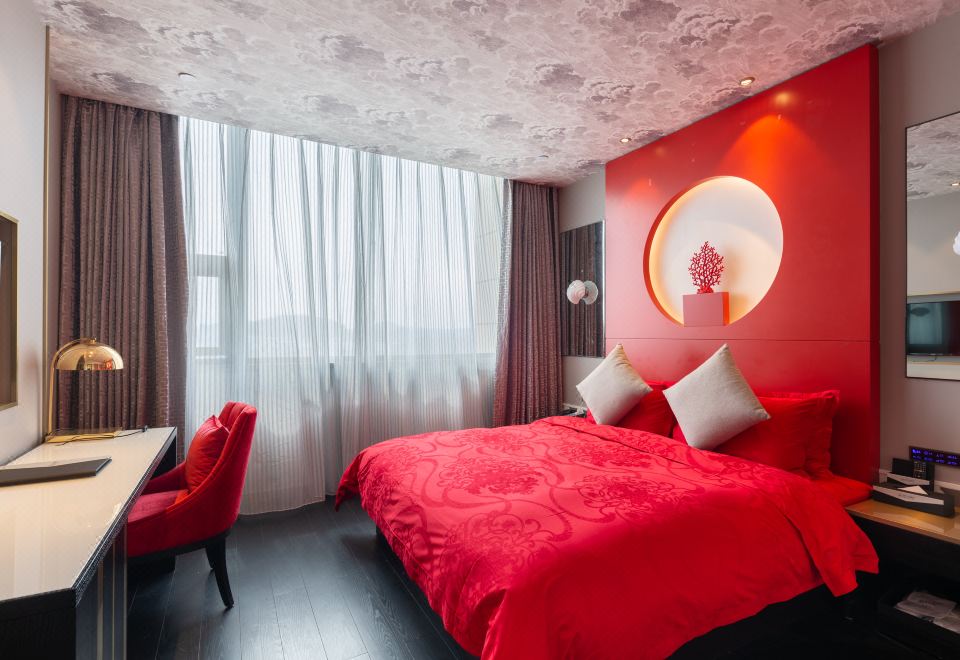 绯红之吻江景豪华情侣套房