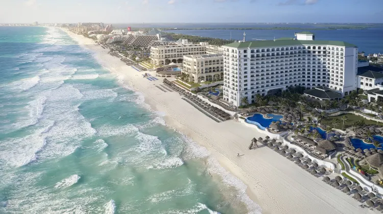 JW Marriott Cancun Resort & Spa Exterior