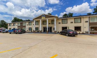 Scottish Inn and Suites Tomball - Housity