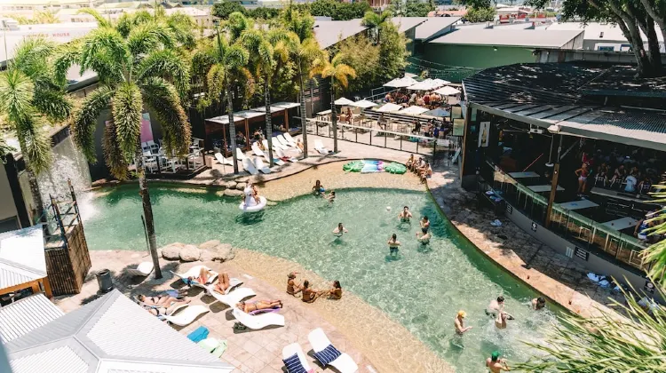 Gilligan‘s Backpackers Hotel & Resort 外観