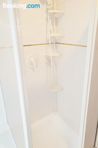 带阳台的两卧室公寓