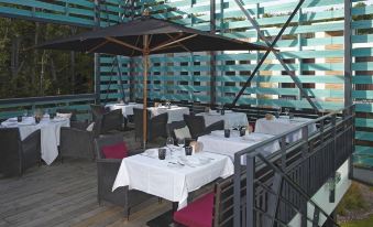 Hôtel Châ;Teau de Mery - Housity