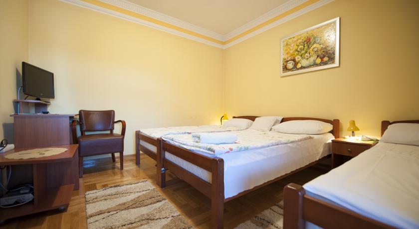 带阳台的三人房