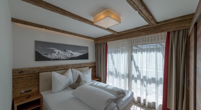 带阳台的两卧室公寓