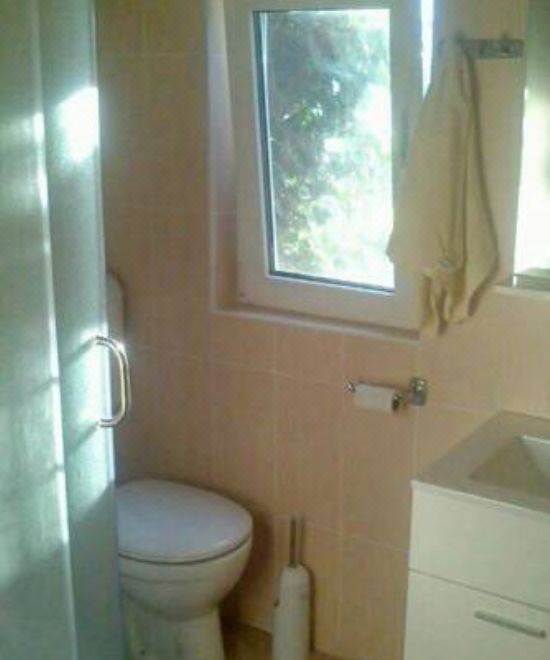 带露台的双卧室海景公寓