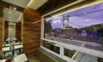 Atharva Hotel - Housity