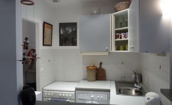 Two Bed Apt in The Heart of Cannes Old Town Easy Walking Distance from The Palais and Beaches 785