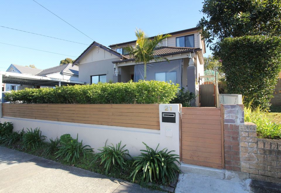 3 Bedrooms Holiday Home Near Sydney Airport - Housity