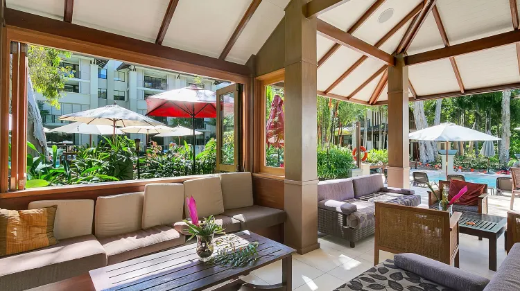 Private Apartments in The Temple Beachfront Resort Palm Cove 食事・レストラン