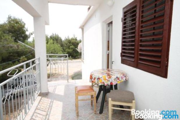 带露台一室公寓