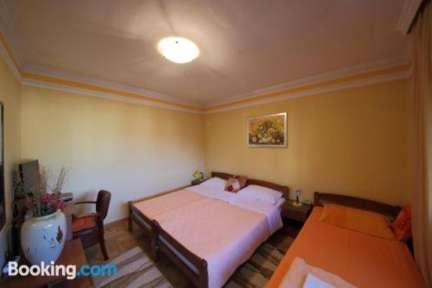 带阳台的三人房