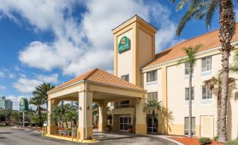 La Quinta Inn & Suites by Wyndham Orlando Universal Area