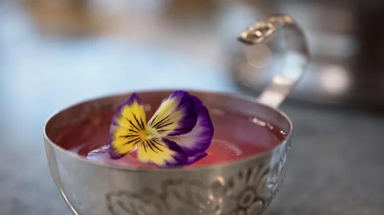 At Six 食事・レストラン