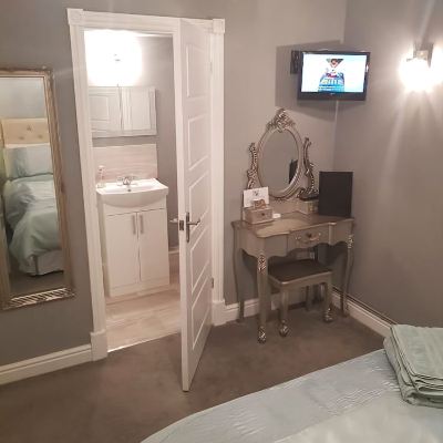 Junior Double Room, 1 Double Bed (Ensuite Shower Room)