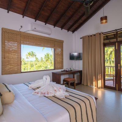 Deluxe Double or Twin Room with Lagoon View and Balcony