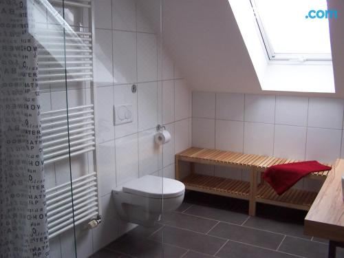 带阳台的两卧室公寓