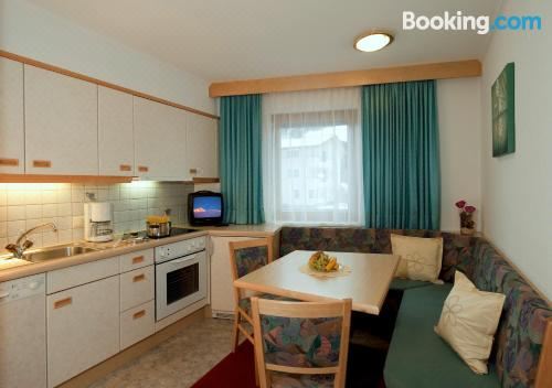 带阳台的标准两居室公寓