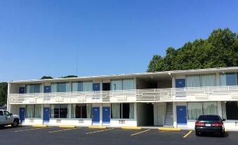 Motel 6 Connellys Springs, NC