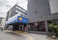 Comfort Inn & Suites Hôtels à : 