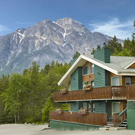Pyramid Lake Lodge