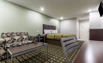 Scottish Inn and Suites Tomball - Housity