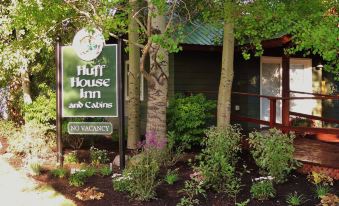Huff House Inn and Cabins
