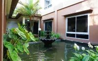 Jhoanie Hotel Hotels in Mandolang