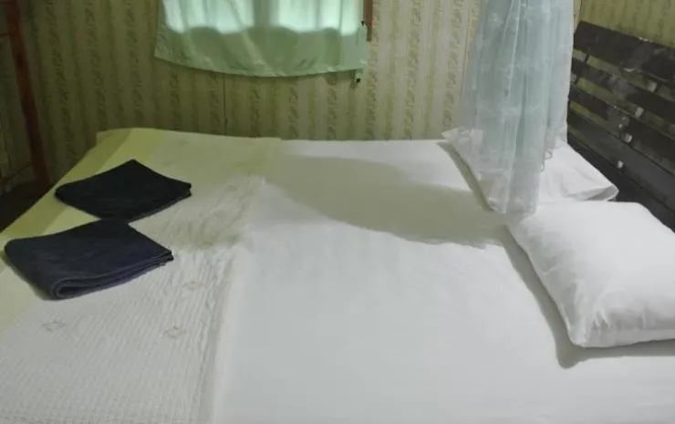 ห้องสแตนดาร์ด เตียงใหญ่ พร้อมพัดลม