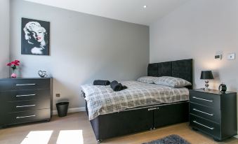 2 Bed Penthouse Style House in Camden Town