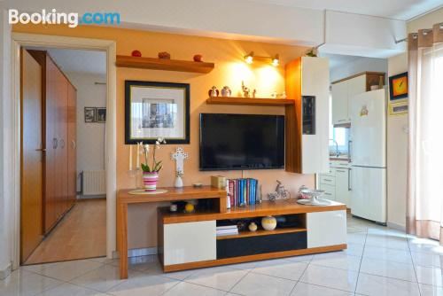 带阳台和海景的两卧室公寓