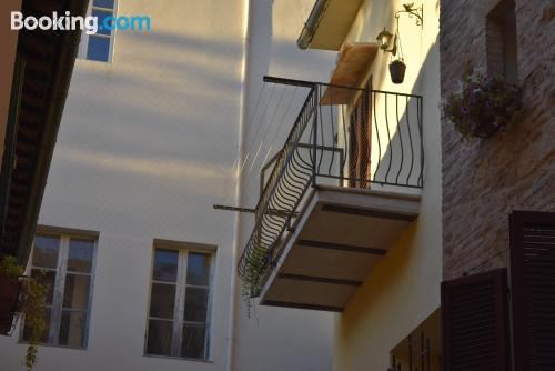 带阳台的小型套房