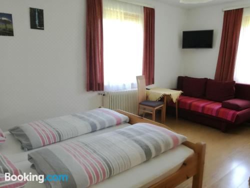 带山景的双人间