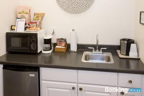 享有游泳池景致的一室公寓