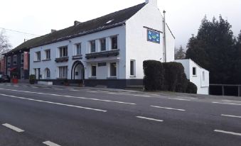 Le Chanteraine - Housity