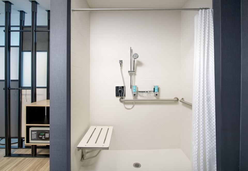 Aloft Dublin-PleasantonAloft King Room