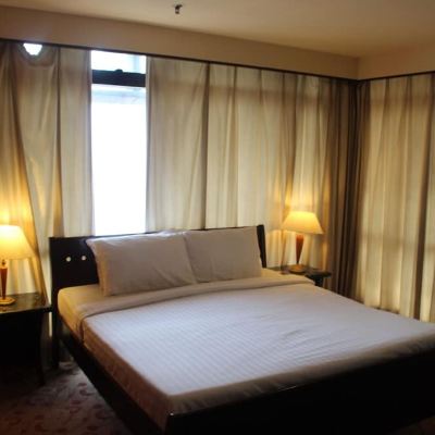 Bilik Deluxe Kupon Alpha Service Suites at Times Square