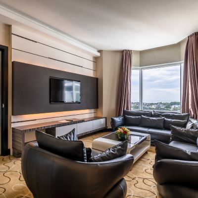 Executive Suite with Club Lounge Access