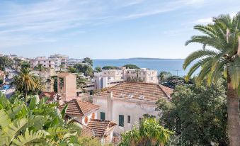 Premium Holiday Home in Cannes la Bocca with Swimming Pool
