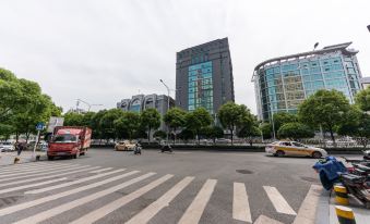 Jinjiang Inn Select (Wuhan Guangbutun Metro Station Wuhan University)