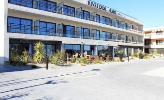 Rives D or Hotel